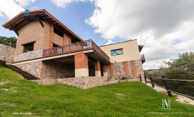 HERMOSA CABAÑA EN LA SIERRA EN VENTA