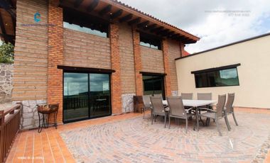 HERMOSA CABAÑA EN LA SIERRA EN VENTA