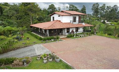 VENTA DE FINCA EN FILANDIA, QUINDO, COLOMBIA