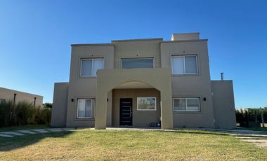 Alquiler amoblado de casa en el Barrio de Santa Juana - Canning