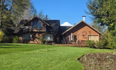 VENTA DE CASA EN CONDOMINIO CON VISTA AL LAGO 5D 3B PUCON