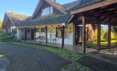 VENTA DE CASA EN CONDOMINIO CON VISTA AL LAGO 5D 3B PUCON