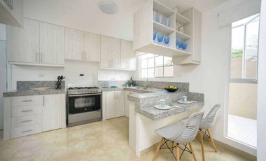 Venta de hermosa casa 4 Dormitorios en etapa Floreana  - Casalaguna/km 12 av. León Febres Cordero.