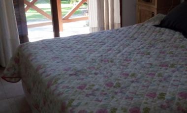 Seis cabañas, chalet y casa de caseros en Costa del Este, partido de La Costa, excelente rentabilidad