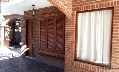 Seis cabañas, chalet y casa de caseros en Costa del Este, partido de La Costa, excelente rentabilidad