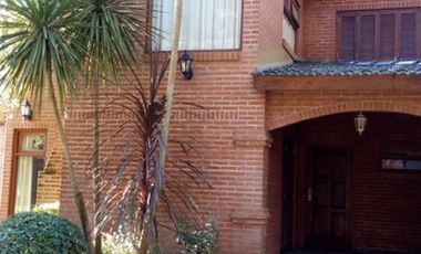 Seis cabañas, chalet y casa de caseros en Costa del Este, partido de La Costa, excelente rentabilidad