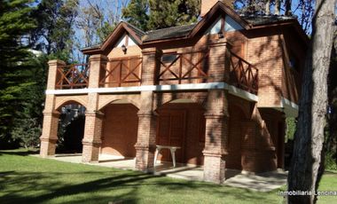 Seis cabañas, chalet y casa de caseros en Costa del Este, partido de La Costa, excelente rentabilidad