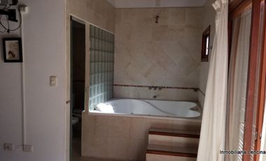 Seis cabañas, chalet y casa de caseros en Costa del Este, partido de La Costa, excelente rentabilidad