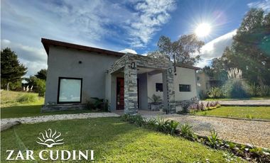 VENTA COSTA ESMERALDA CASA CON PISCINA 4 AMBIENTES
