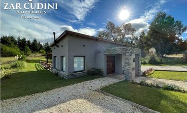 VENTA COSTA ESMERALDA CASA CON PISCINA 4 AMBIENTES