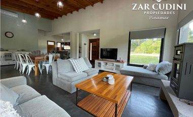 VENTA COSTA ESMERALDA CASA CON PISCINA 4 AMBIENTES