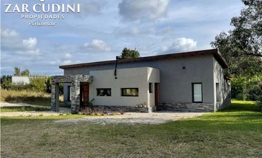 VENTA COSTA ESMERALDA CASA CON PISCINA 4 AMBIENTES