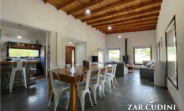 VENTA COSTA ESMERALDA CASA CON PISCINA 4 AMBIENTES