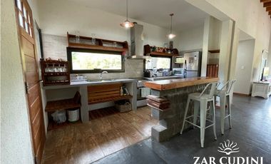 VENTA COSTA ESMERALDA CASA CON PISCINA 4 AMBIENTES