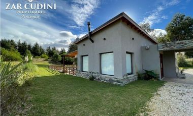 VENTA COSTA ESMERALDA CASA CON PISCINA 4 AMBIENTES