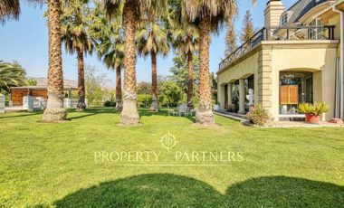 Estilo francés contemporáneo en Las Brisas de Chicureo