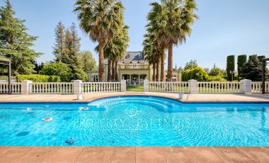 Estilo francés contemporáneo en Las Brisas de Chicureo