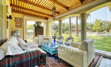 Estilo francés contemporáneo en Las Brisas de Chicureo