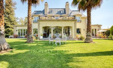 Estilo francés contemporáneo en Las Brisas de Chicureo