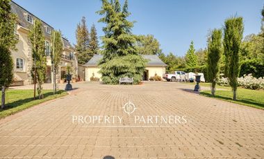 Estilo francés contemporáneo en Las Brisas de Chicureo