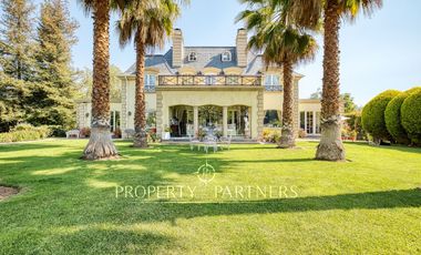 Estilo francés contemporáneo en Las Brisas de Chicureo