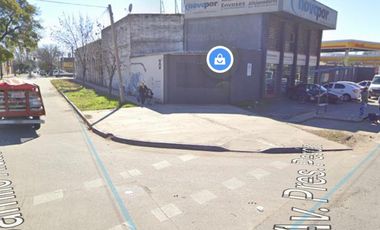 Extraordinario  depósito con local comercial