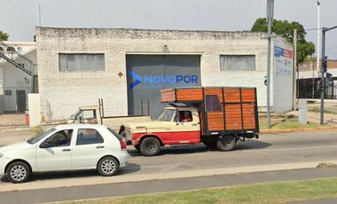 Extraordinario  depósito con local comercial