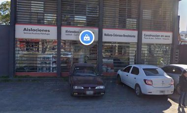 Extraordinario  depósito con local comercial