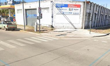 Extraordinario  depósito con local comercial