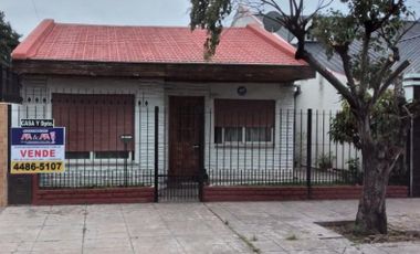 Casa con Departamento en venta en Isidro Casanova