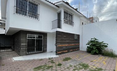 Casa en  venta entre Atlixcáyotl y Circuito Juan Pablo II