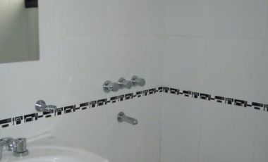 VENTA , depto 1 dormitorio con placard y calefactor, baño, living-comedor con barra integrada cocina, balcón lavadero pequeño, contrafrente, todos los