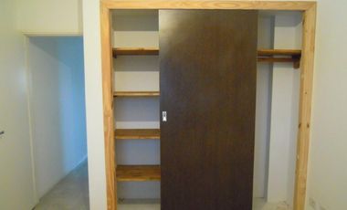 VENTA , depto 1 dormitorio con placard y calefactor, baño, living-comedor con barra integrada cocina, balcón lavadero pequeño, contrafrente, todos los