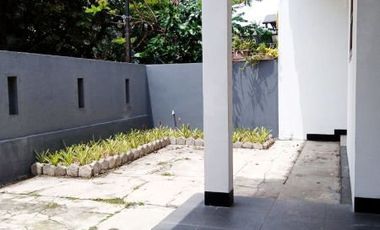 Di Sewakan Rumah Siap Huni 4 Kamar Cocok Untuk Kantor di Jl. Turangga Bandung