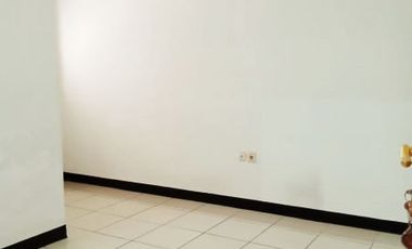 Di Sewakan Rumah Siap Huni 4 Kamar Cocok Untuk Kantor di Jl. Turangga Bandung