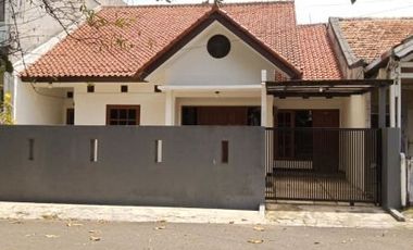 Di Sewakan Rumah Siap Huni 4 Kamar Cocok Untuk Kantor di Jl. Turangga Bandung