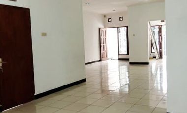 Di Sewakan Rumah Siap Huni 4 Kamar Cocok Untuk Kantor di Jl. Turangga Bandung
