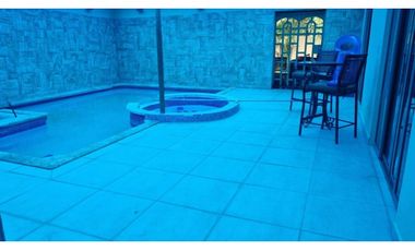 SE VENDE CASA DE LUJO 500m2 ALFRENTE DEL CENTRO COMERCIAL LOS PUEBLOS