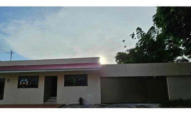 SE VENDE CASA DE LUJO 500m2 ALFRENTE DEL CENTRO COMERCIAL LOS PUEBLOS