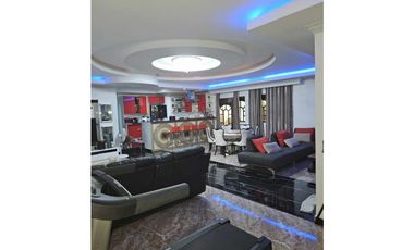 SE VENDE CASA DE LUJO 500m2 ALFRENTE DEL CENTRO COMERCIAL LOS PUEBLOS