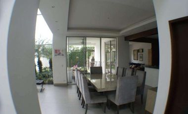Venta de Casa atrás UEES Samborondon - Vía Samborondón Primeros kilómetros - C021