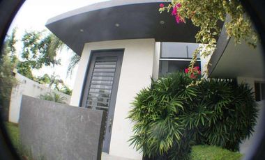Venta de Casa atrás UEES Samborondon - Vía Samborondón Primeros kilómetros - C021