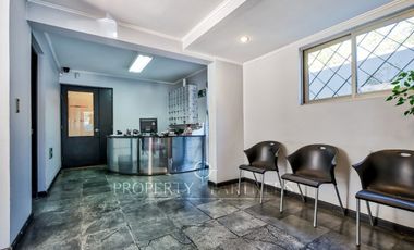 Amplio Edificio Corporativo cercano a Costanera Center(93 UF/m2)