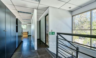 Amplio Edificio Corporativo cercano a Costanera Center(93 UF/m2)