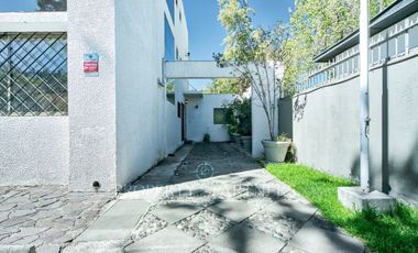 Amplio Edificio Corporativo cercano a Costanera Center(93 UF/m2)