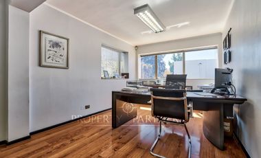 Amplio Edificio Corporativo cercano a Costanera Center(93 UF/m2)