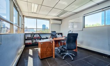 Amplio Edificio Corporativo cercano a Costanera Center(93 UF/m2)