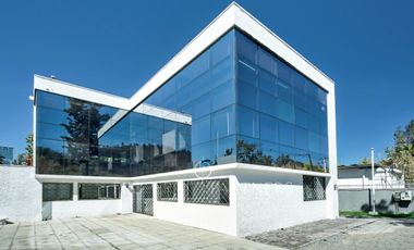 Amplio Edificio Corporativo cercano a Costanera Center(93 UF/m2)