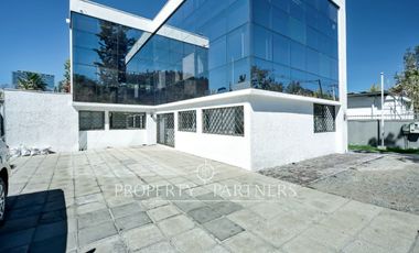 Amplio Edificio Corporativo cercano a Costanera Center(93 UF/m2)