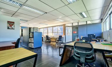 Amplio Edificio Corporativo cercano a Costanera Center(93 UF/m2)